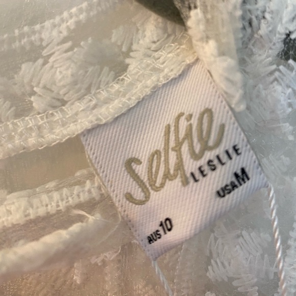 Selfie Leslie Lace Dress- size Medium - Picture 3 of 3